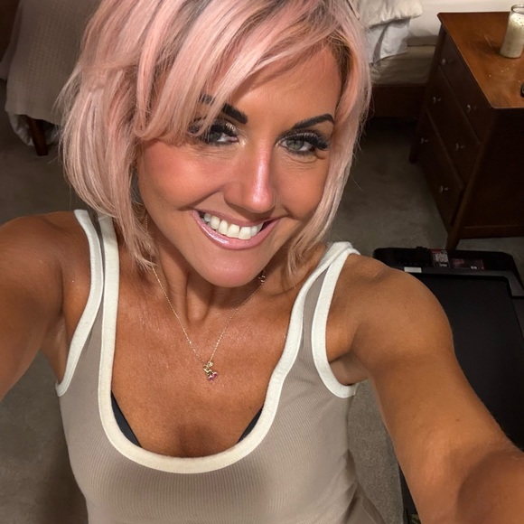 Meet your Posher, Kristen - Picture 2 of 2